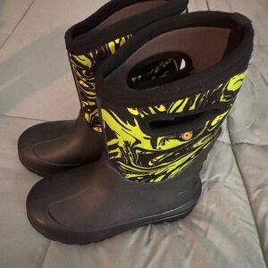 Kids Black and Yellow Bogs Boots. Size 2 youth